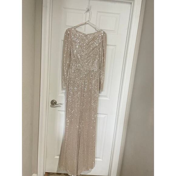 Mac Duggal Mac Duggal Wm's Sequined Silver Faux Wrap Long Sleeve Gown Sz 6 NWT - Picture 6 of 11